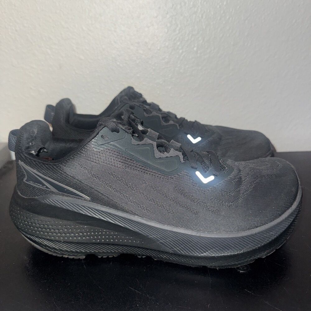 Altra FWD Via sneakers Triple black Women’s Size 9 *flaws